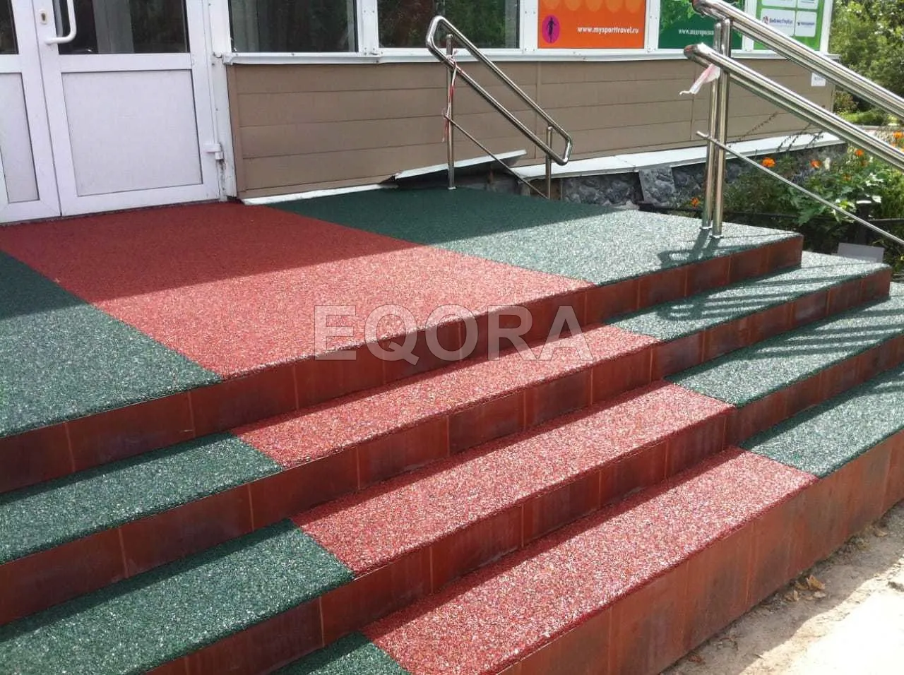 Резиновое покрытие на травмоопасные участки из резиновой крошки в Ханты-Мансийске
